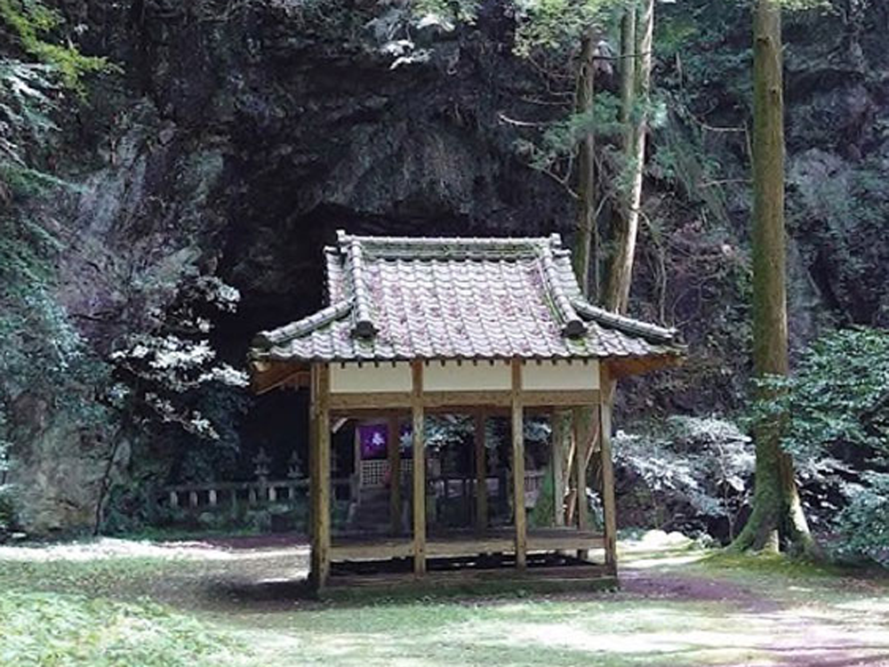 雲仙岩戸神社